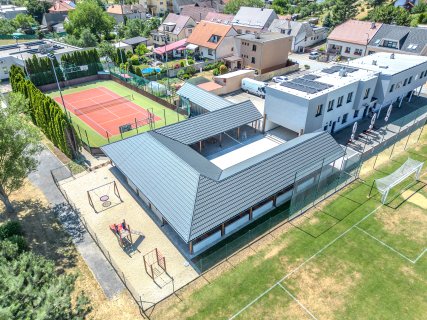 Zlechov - přístřešky sportovního areálu