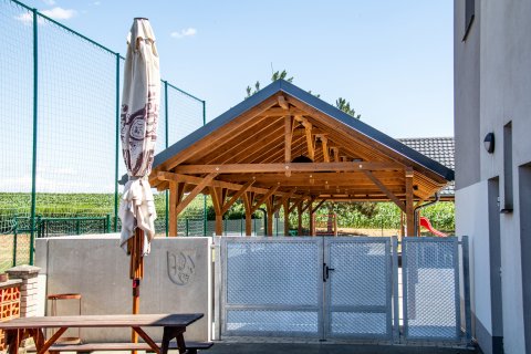 Zlechov - přístřešky sportovního areálu