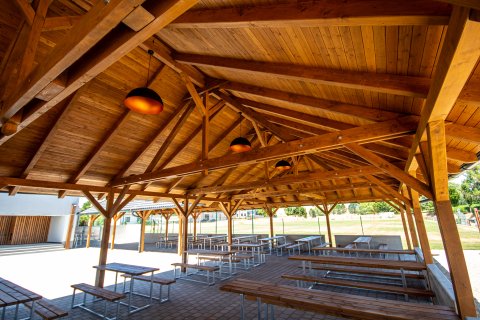 Zlechov - přístřešky sportovního areálu